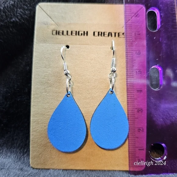 💥4 for $25💥 Laser-cut Tear Drop Shape Wood Earrings - Picture 6 of 7